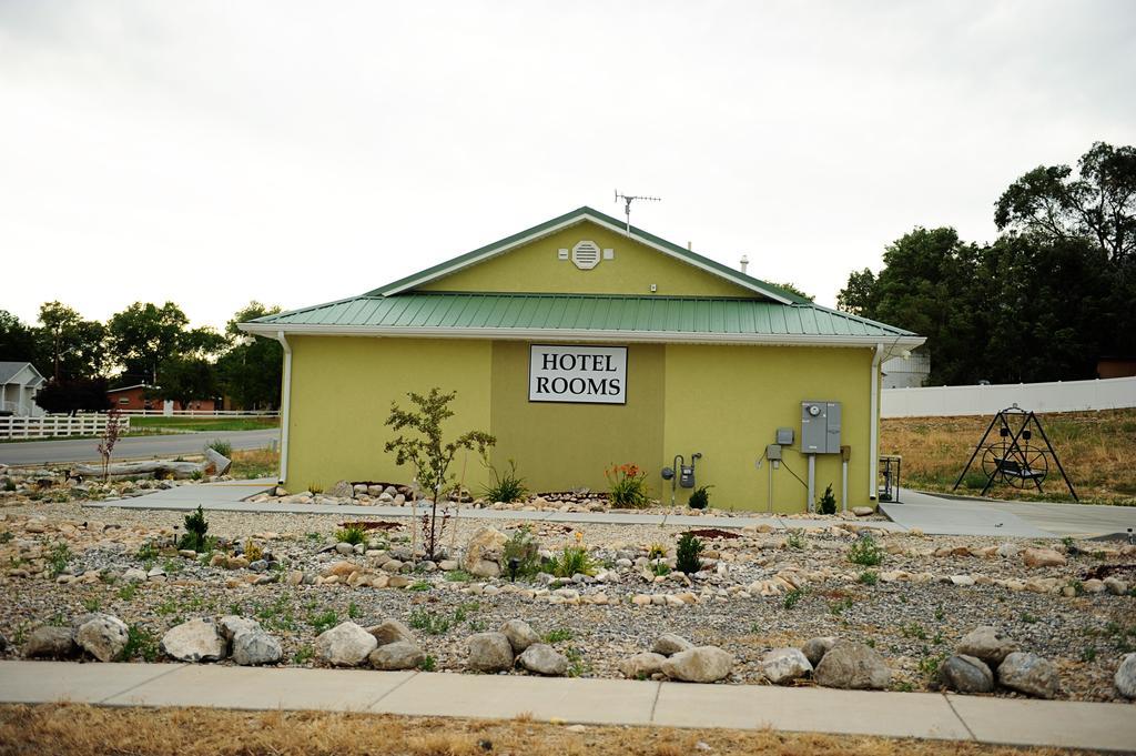 Camelot Inn At Honeyville Eksteriør billede